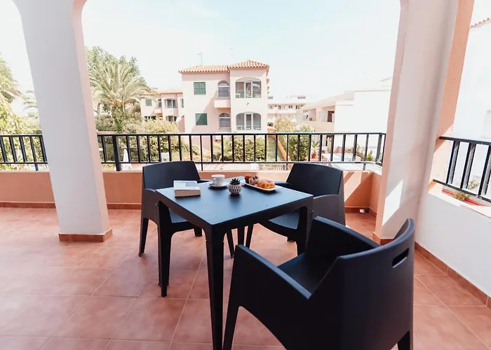 מלון דירות Royal Life מאהון