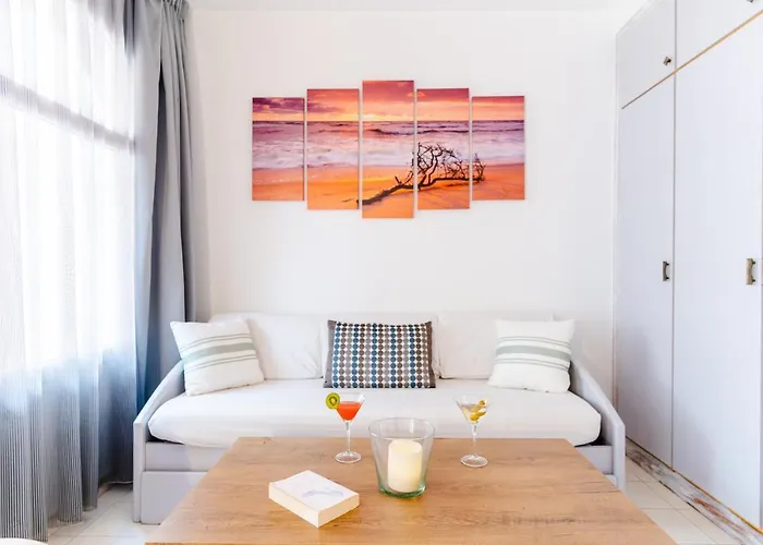 מלון דירות Royal Life מאהון