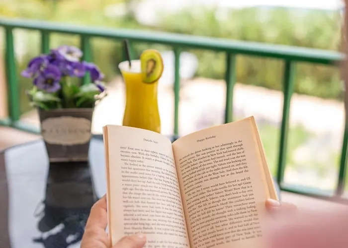 Royal Life מלון דירות מאהון