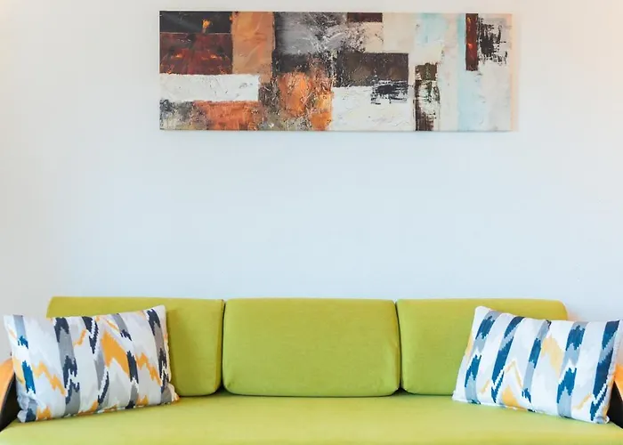 Royal Life מלון דירות 4*