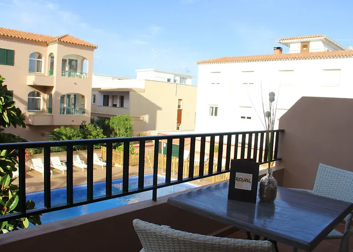 מלון דירות Royal Life 4*