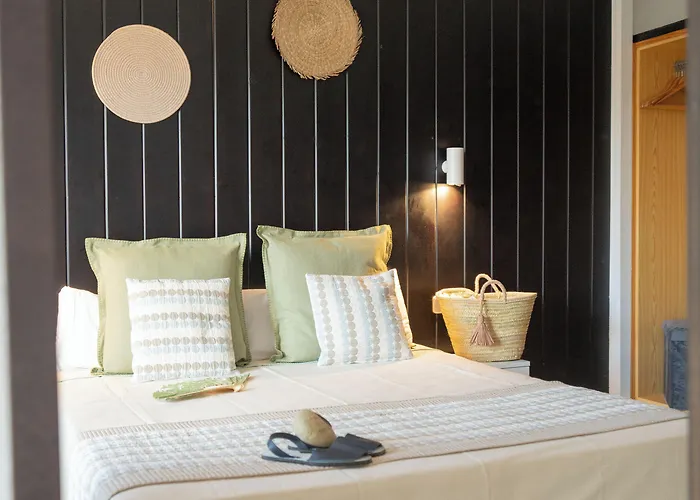 מלון דירות Royal Life מאהון