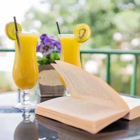 Royal Life 4*