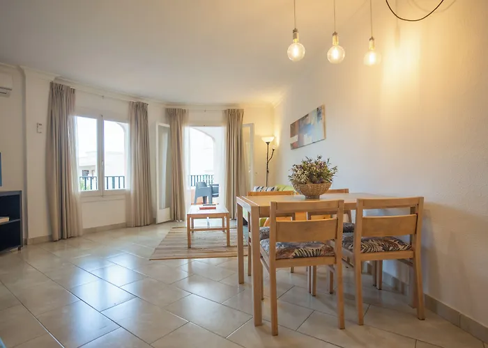 Royal Life Aparthotel 4*