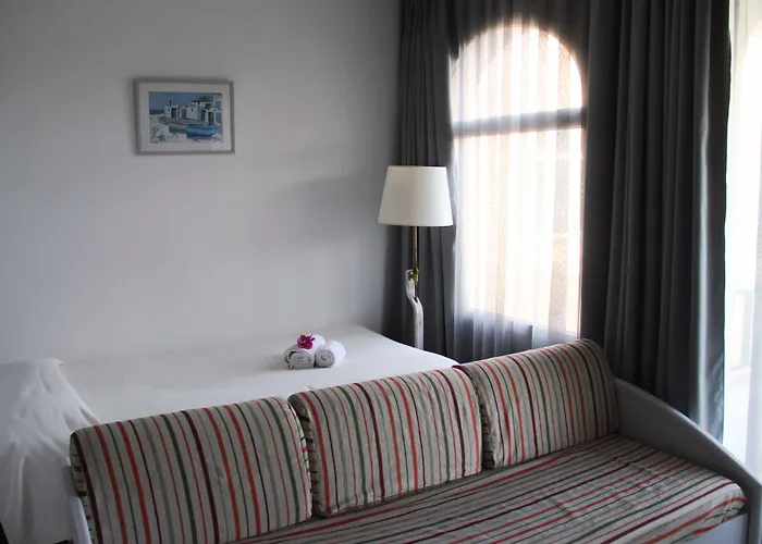 Royal Life Aparthotel 4*